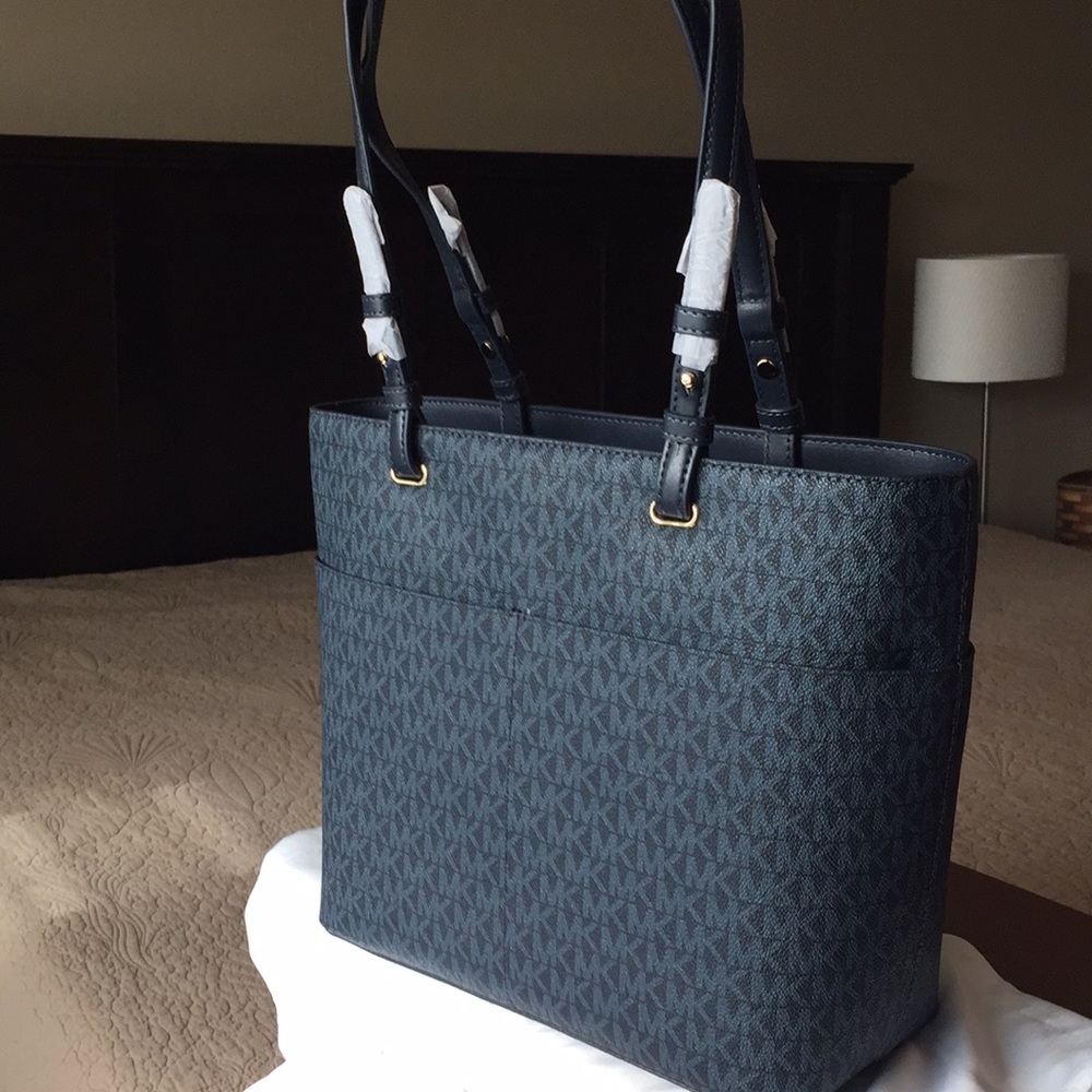 Michael Kors Bedford Medium Tote - Picture 5 of 8